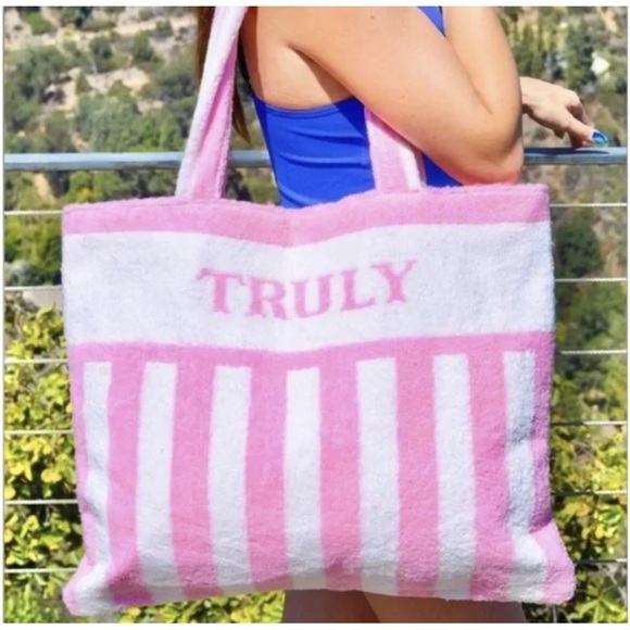 Exclusive Truly Beauty Fuzzy Oversized Beach Bag New in Bag Terry Cloth Summer - Picture 1 of 6